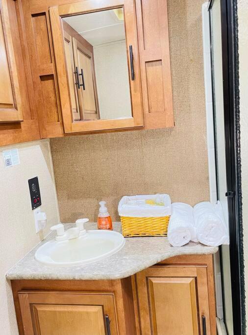 Apartamento Secluded Rv With Private Hot Tub Rutherfordton Exterior foto