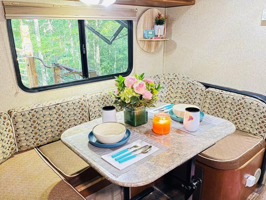 Apartamento Secluded Rv With Private Hot Tub Rutherfordton Exterior foto