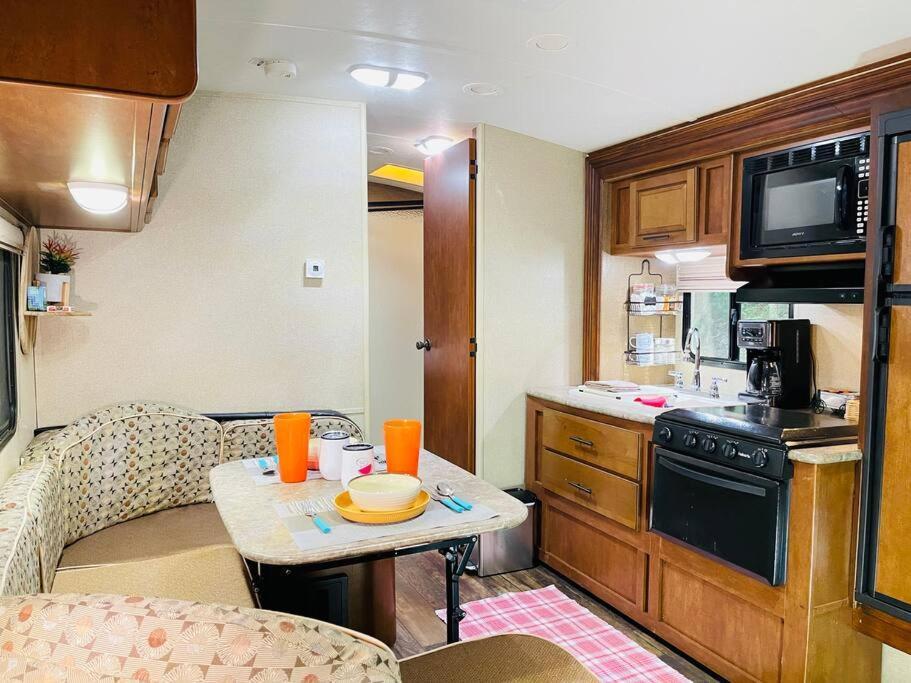 Apartamento Secluded Rv With Private Hot Tub Rutherfordton Exterior foto